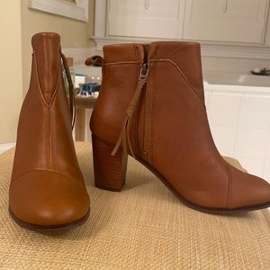 Tom’s leather Lunata booties